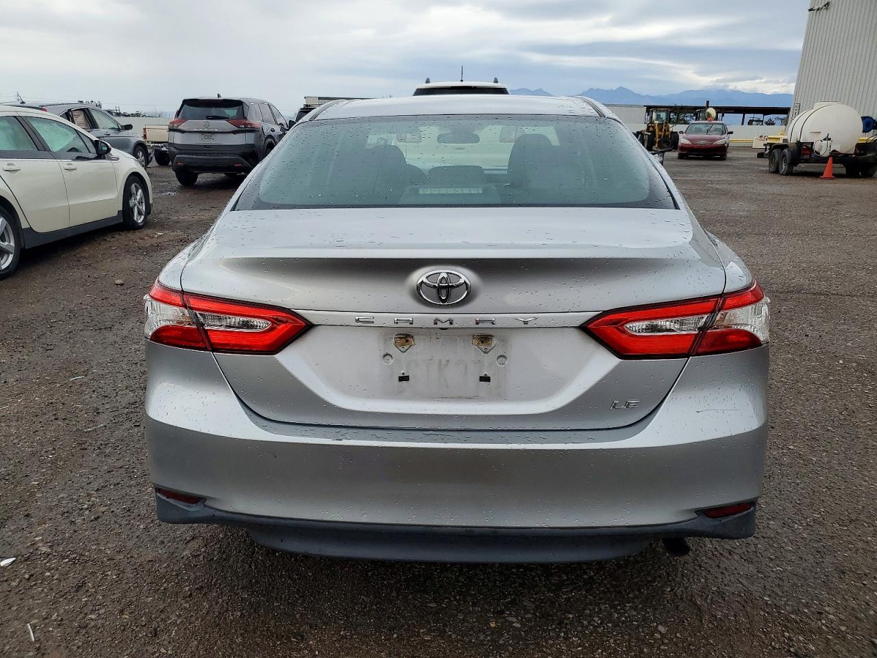 2018 TOYOTA CAMRY LE photo 6