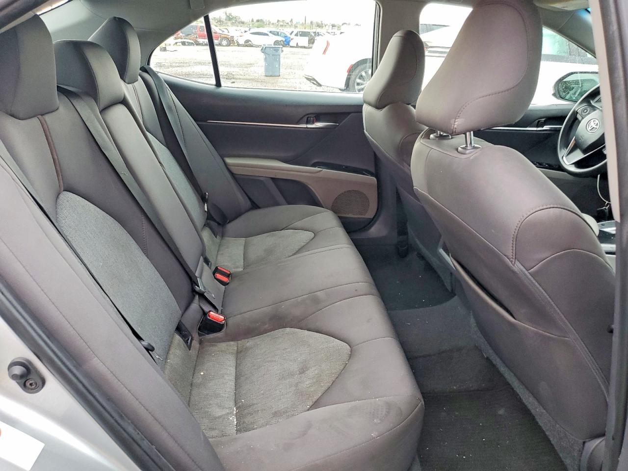 2018 TOYOTA CAMRY LE photo 10