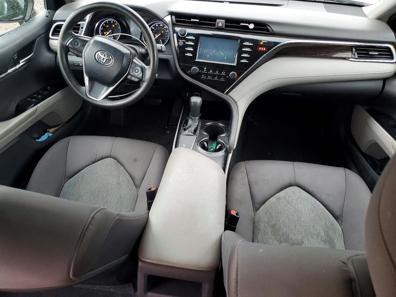 2018 TOYOTA CAMRY LE photo 8