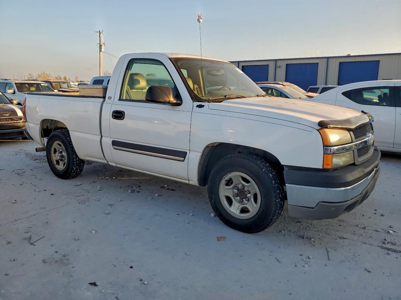 2004 CHEVROLET SILVERADO C1500 photo 4