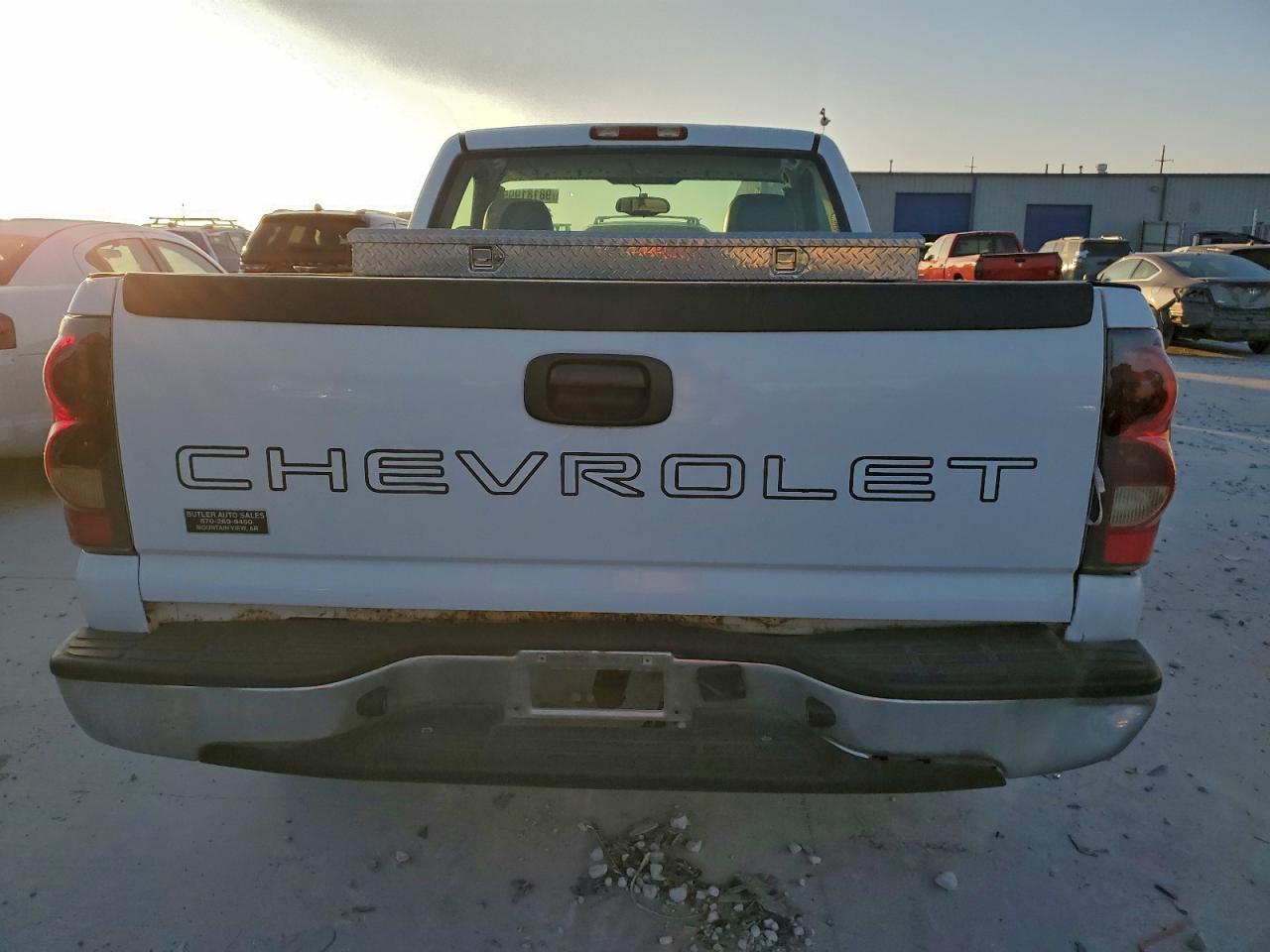 2004 CHEVROLET SILVERADO C1500 photo 6