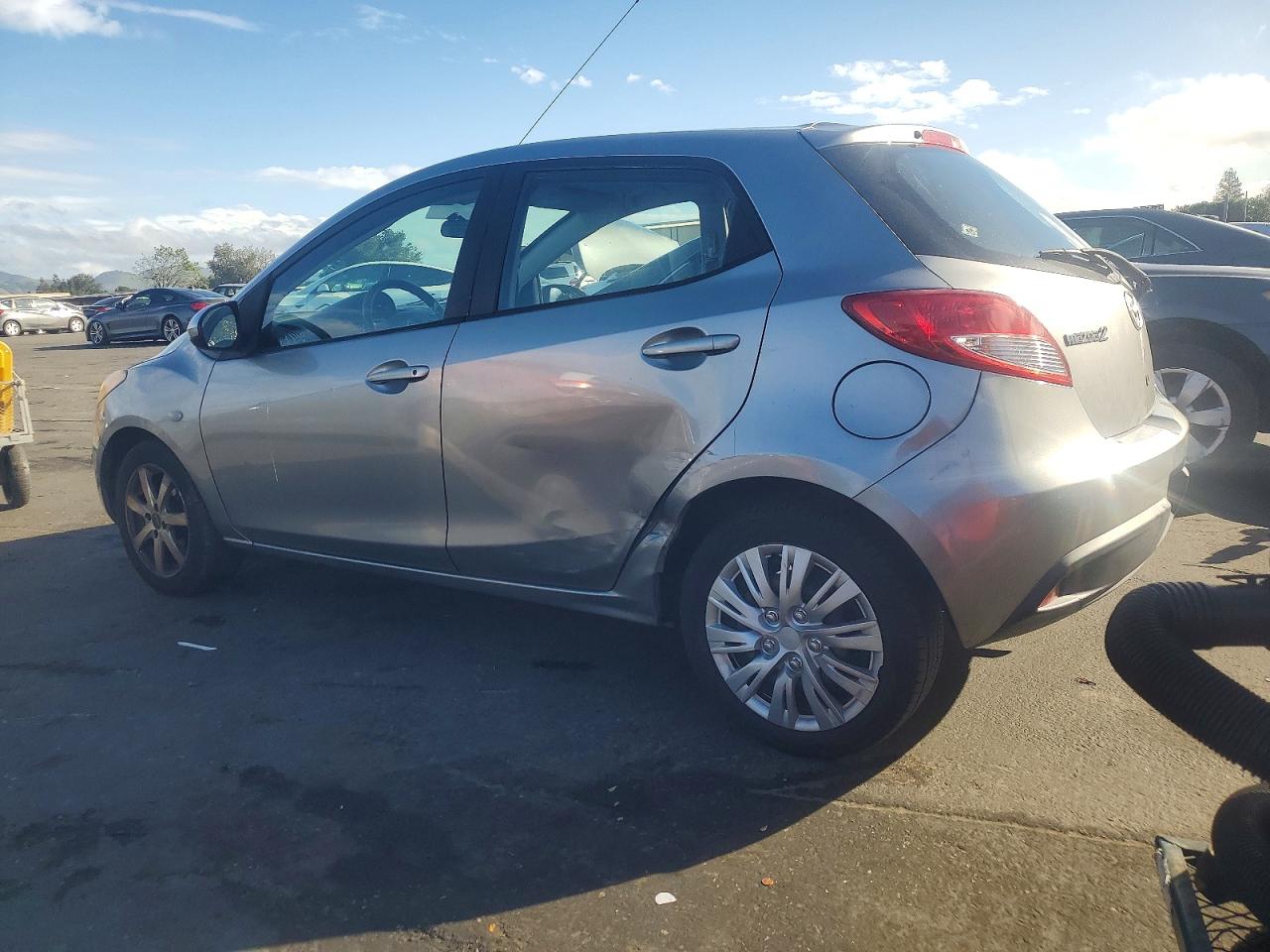 2014 MAZDA MAZDA2 SPORT photo 2