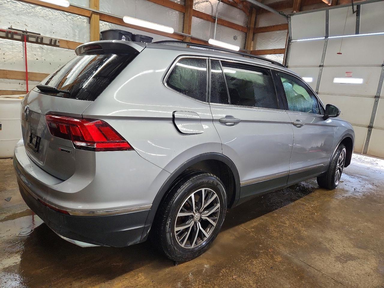 2020 VOLKSWAGEN TIGUAN SE photo 3