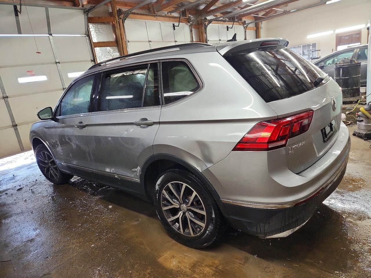 2020 VOLKSWAGEN TIGUAN SE photo 2