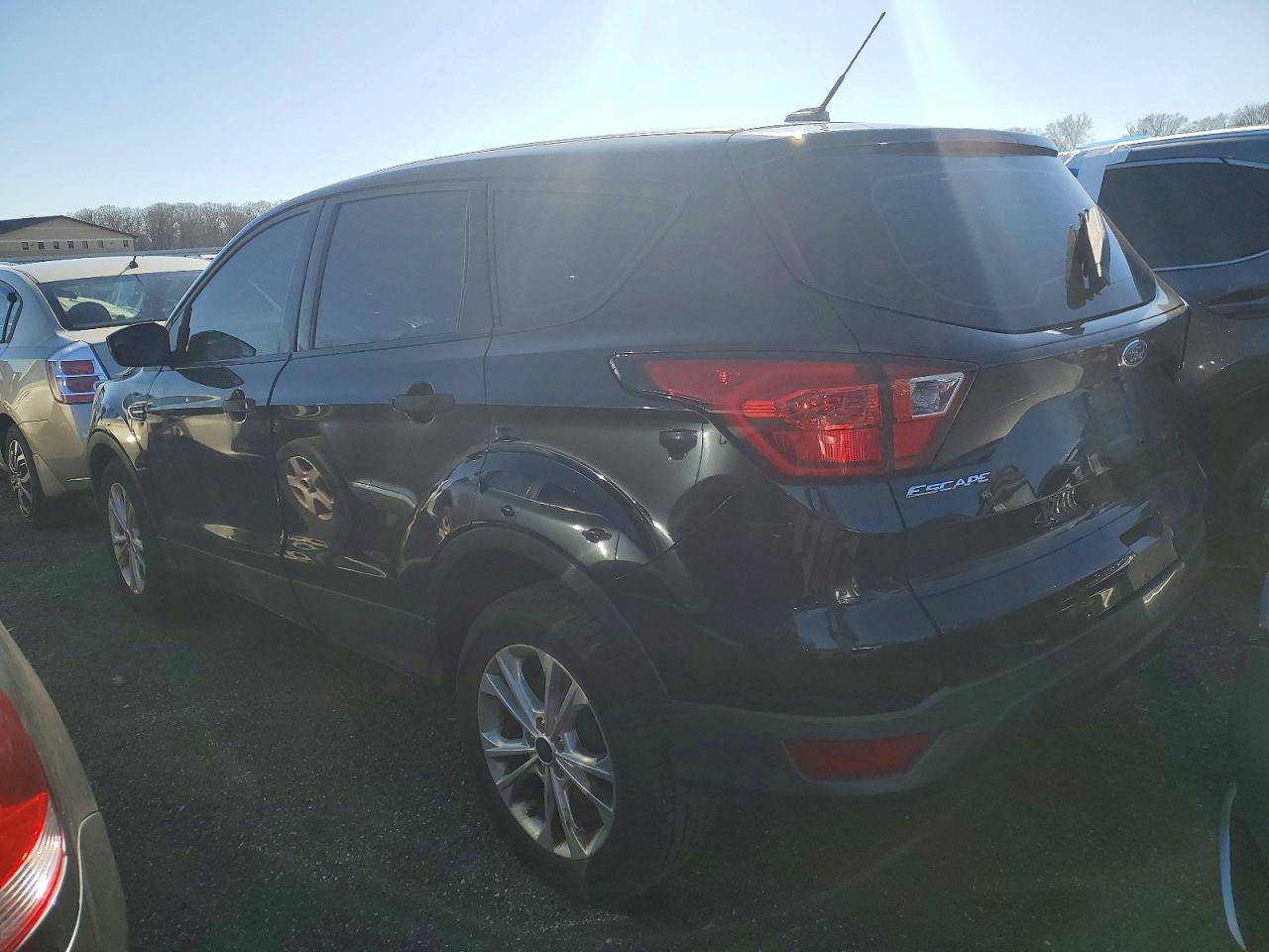 2019 FORD ESCAPE S photo 2
