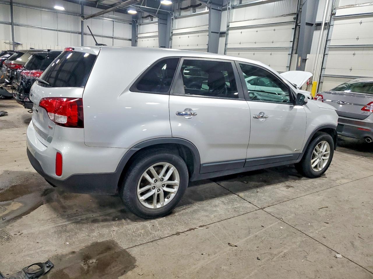 2015 KIA SORENTO LX photo 3