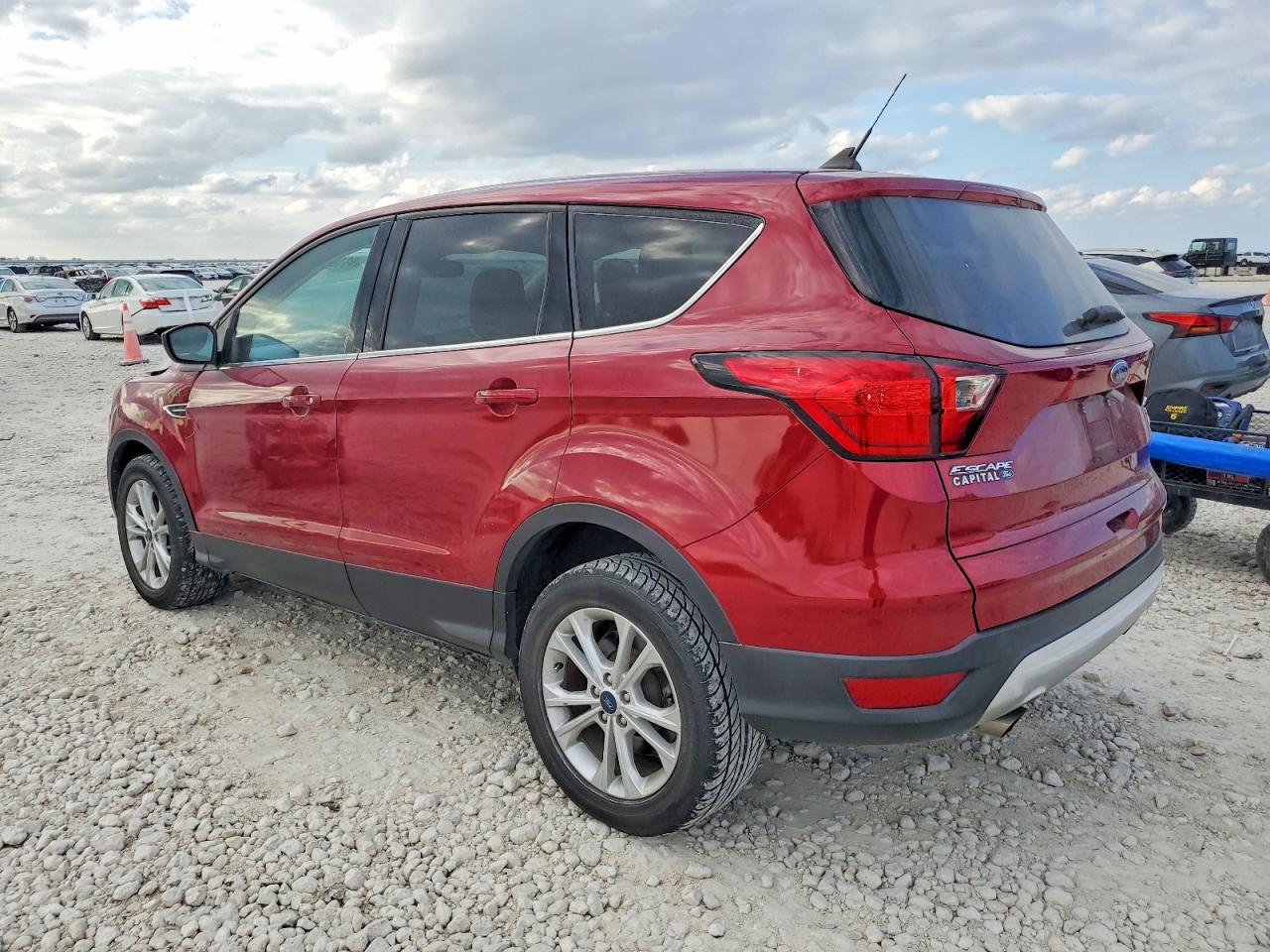 2019 FORD ESCAPE SE photo 2