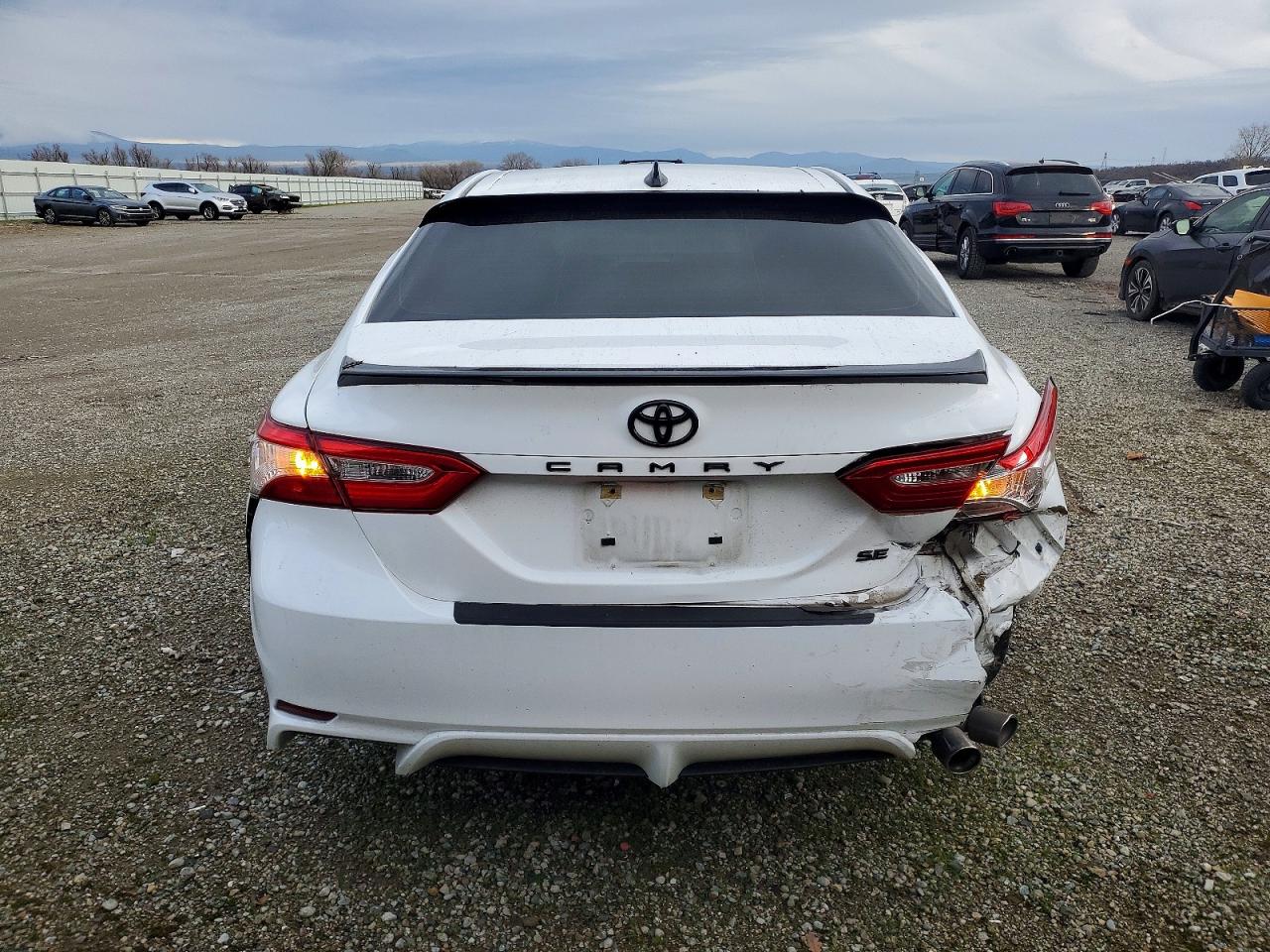 2020 TOYOTA CAMRY SE photo 6