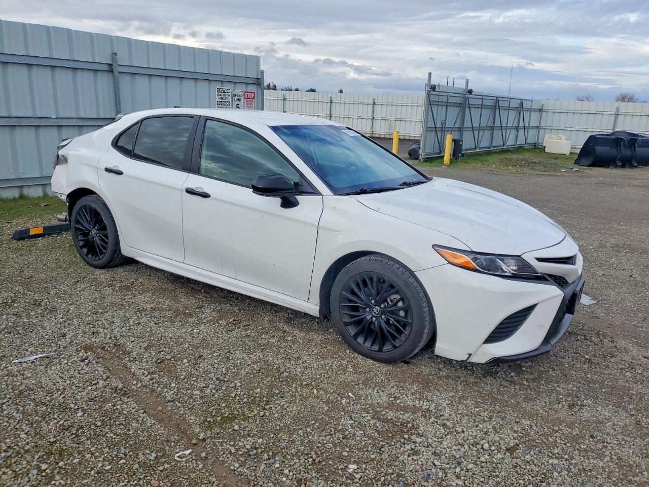 2020 TOYOTA CAMRY SE photo 4