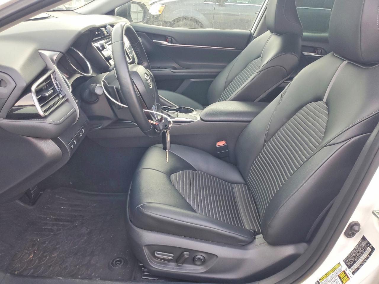 2020 TOYOTA CAMRY SE photo 7