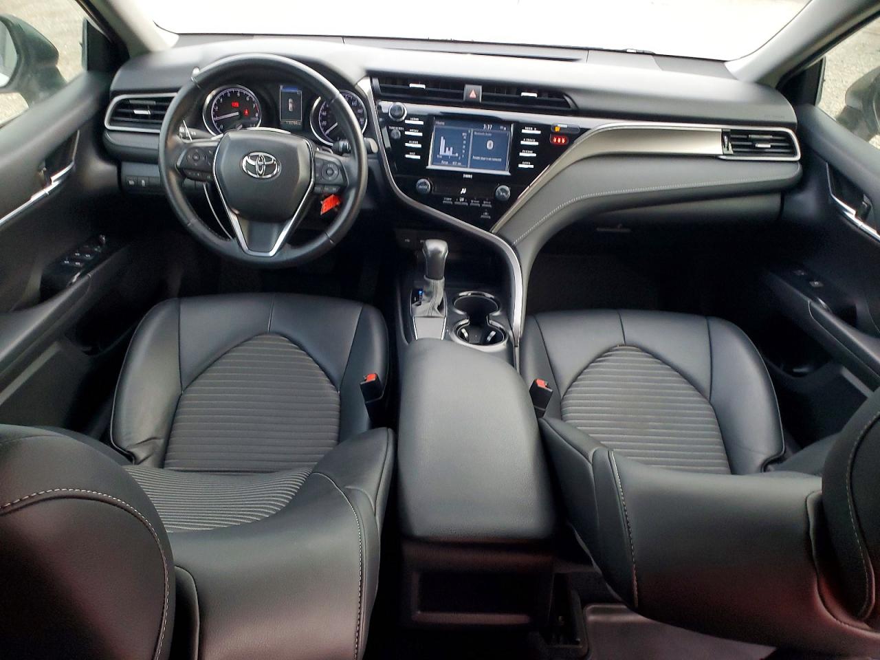 2020 TOYOTA CAMRY SE photo 8