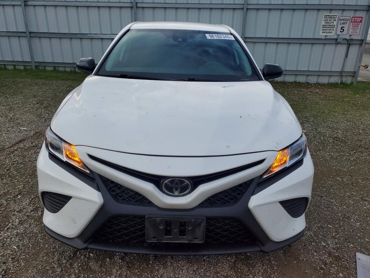 2020 TOYOTA CAMRY SE photo 5