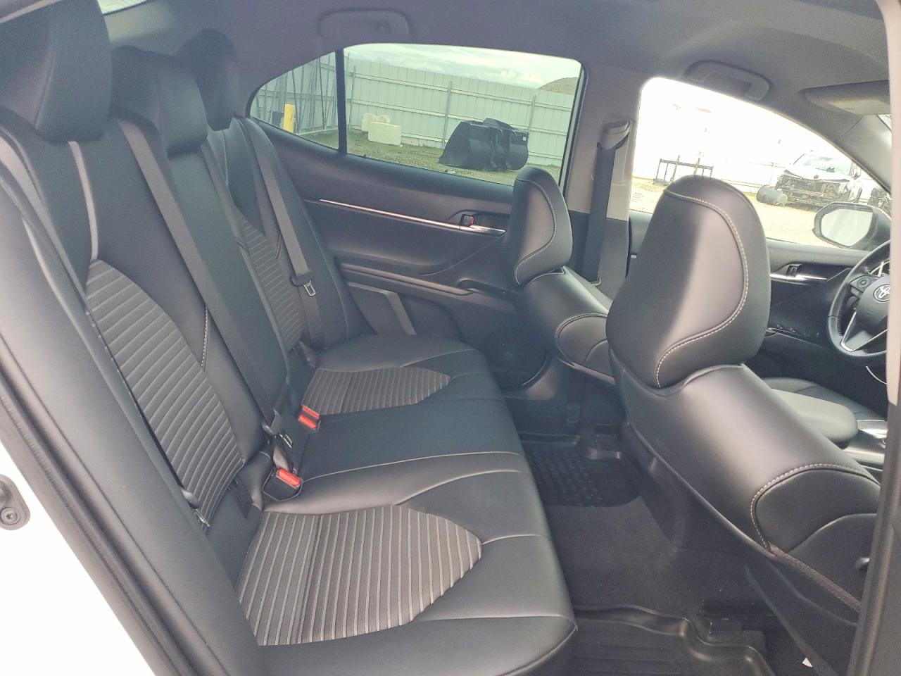2020 TOYOTA CAMRY SE photo 10