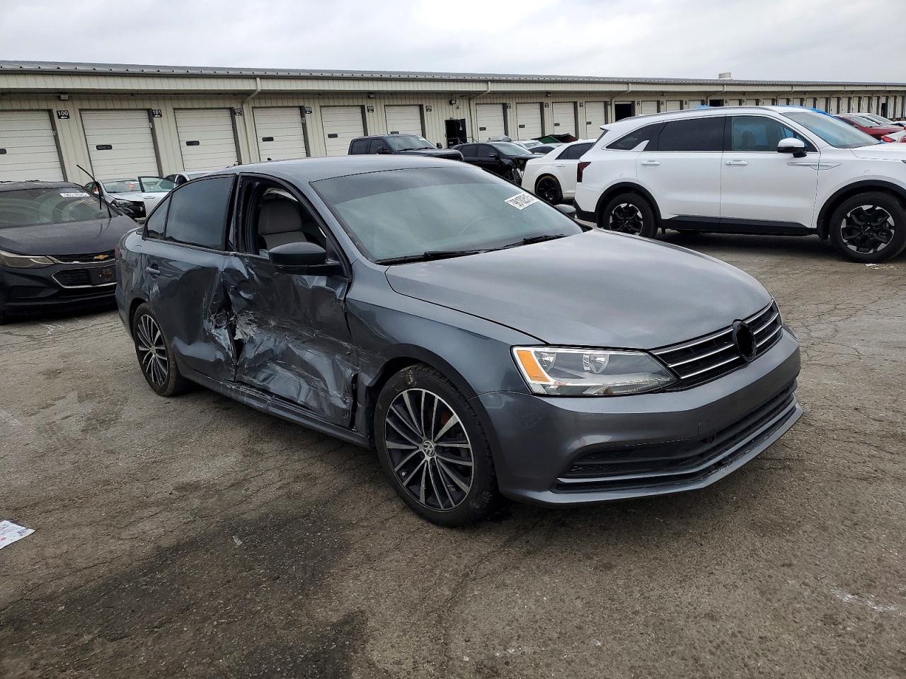 2015 VOLKSWAGEN JETTA SE photo 4