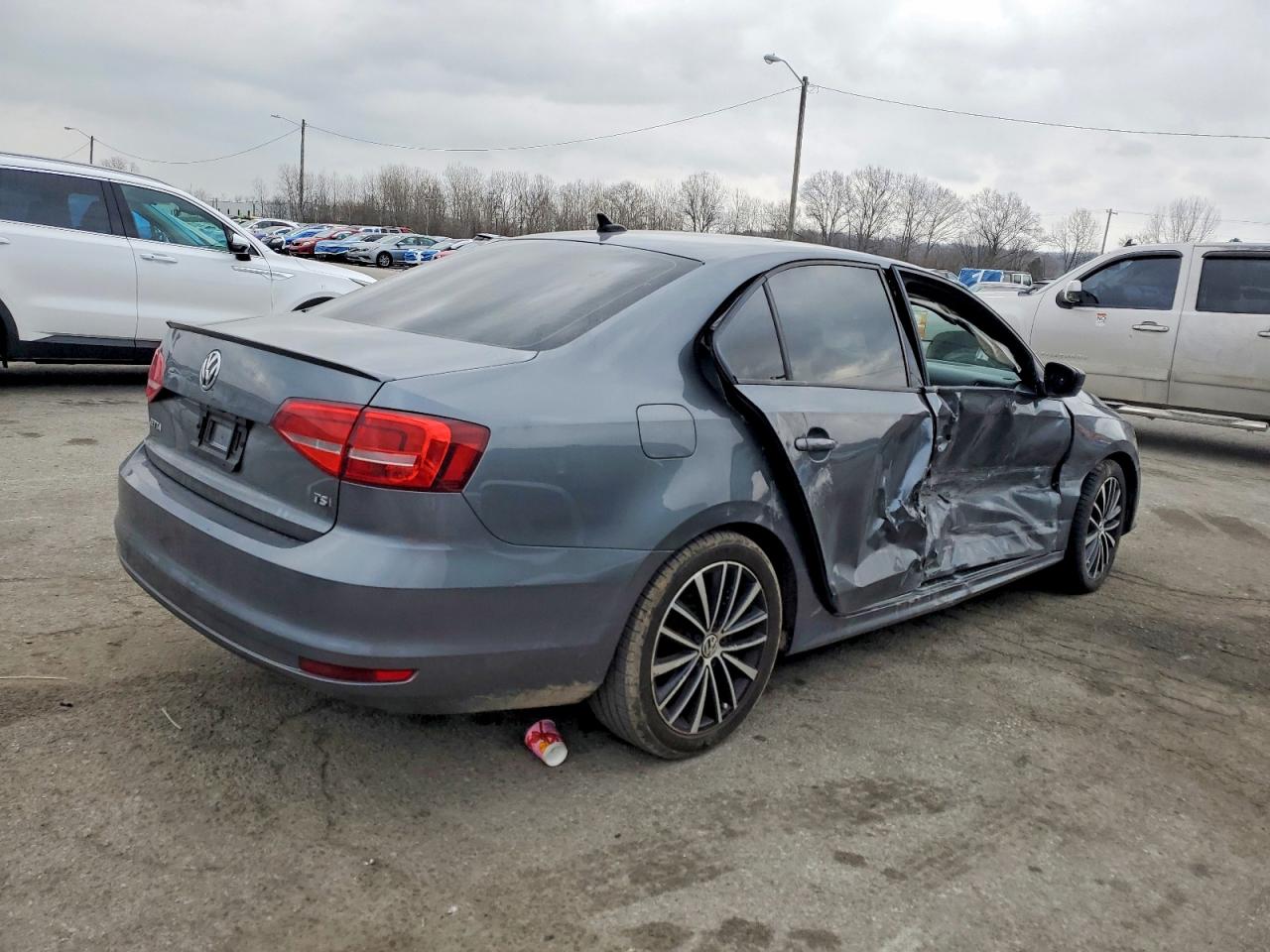 2015 VOLKSWAGEN JETTA SE photo 3