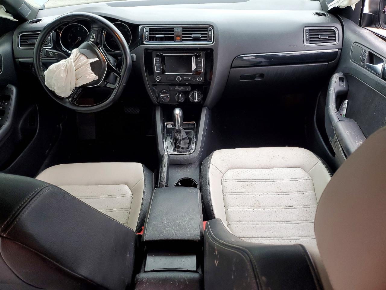 2015 VOLKSWAGEN JETTA SE photo 8