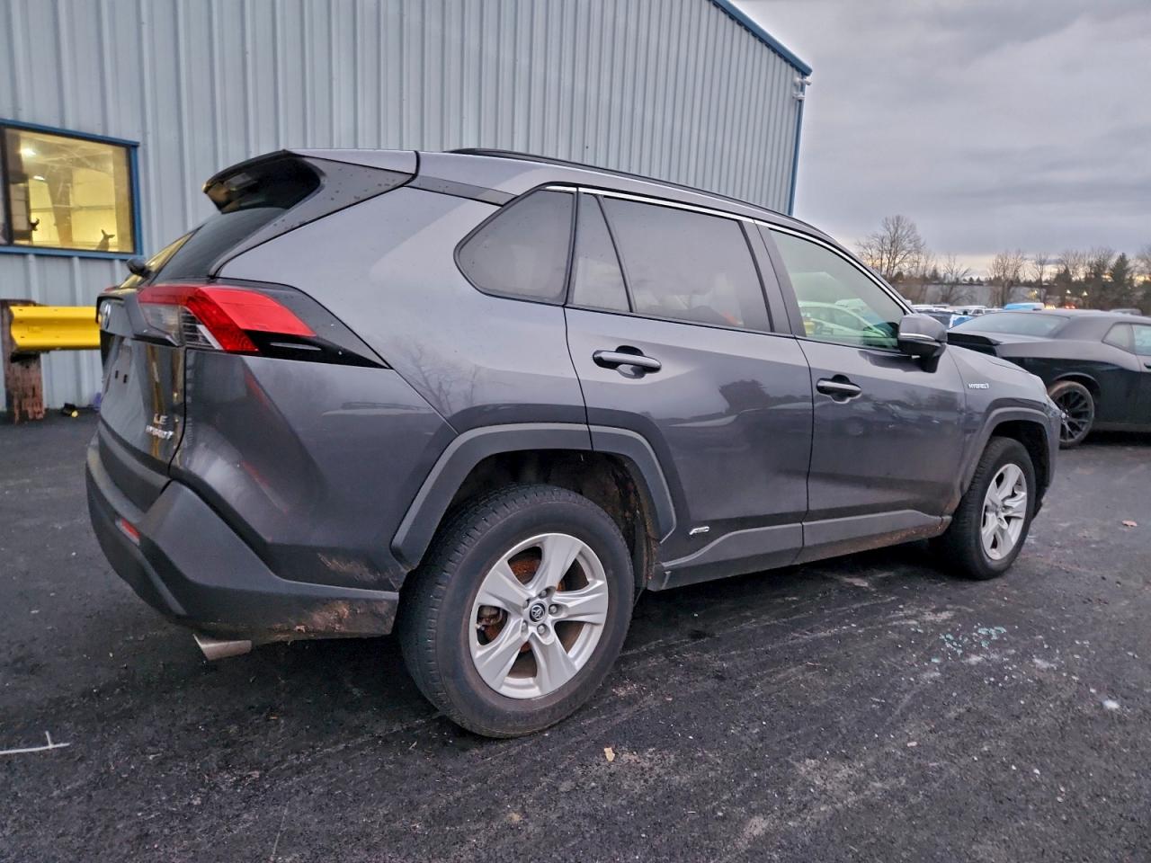 2019 TOYOTA RAV4 LE photo 3