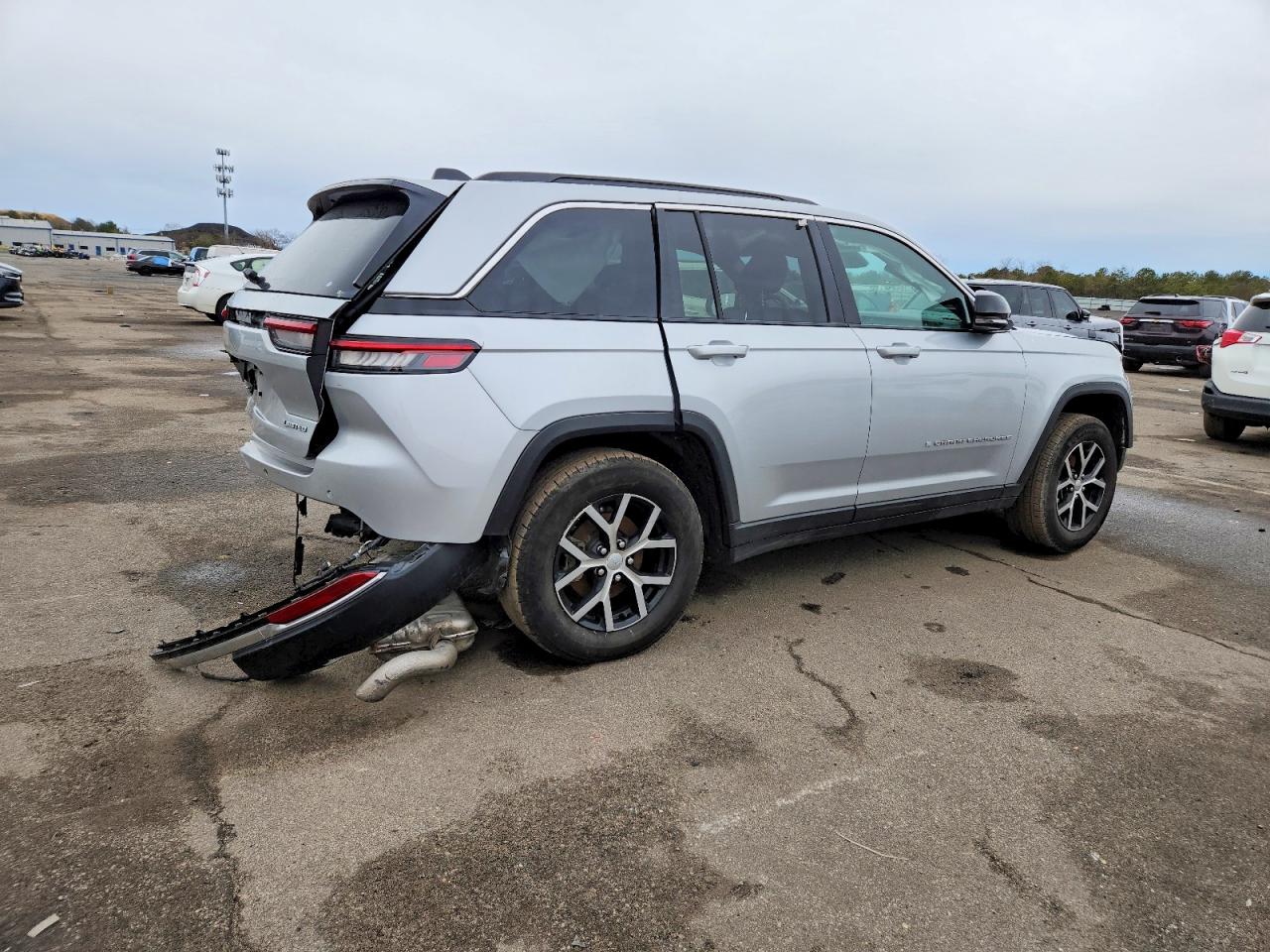 2024 JEEP GRAND CHEROKEE LIMITED photo 3