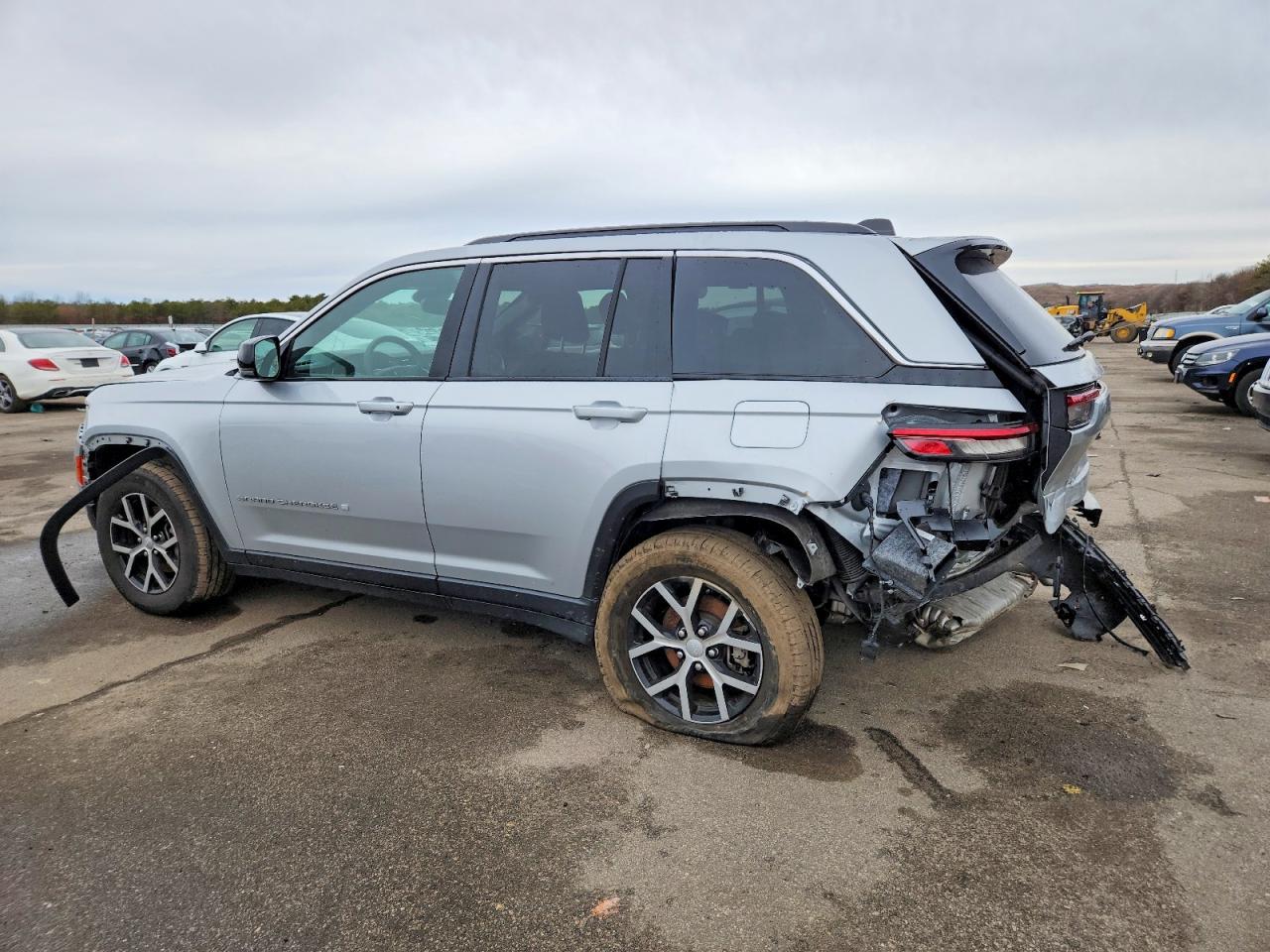 2024 JEEP GRAND CHEROKEE LIMITED photo 2