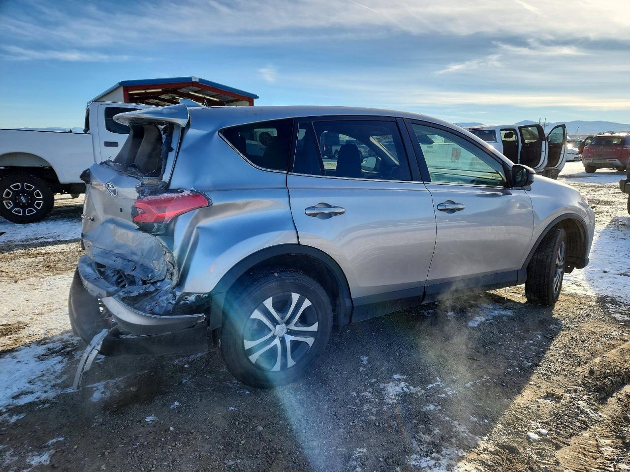 2018 TOYOTA RAV4 LE photo 3
