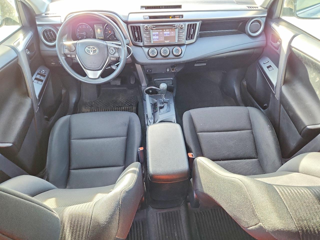 2018 TOYOTA RAV4 LE photo 8
