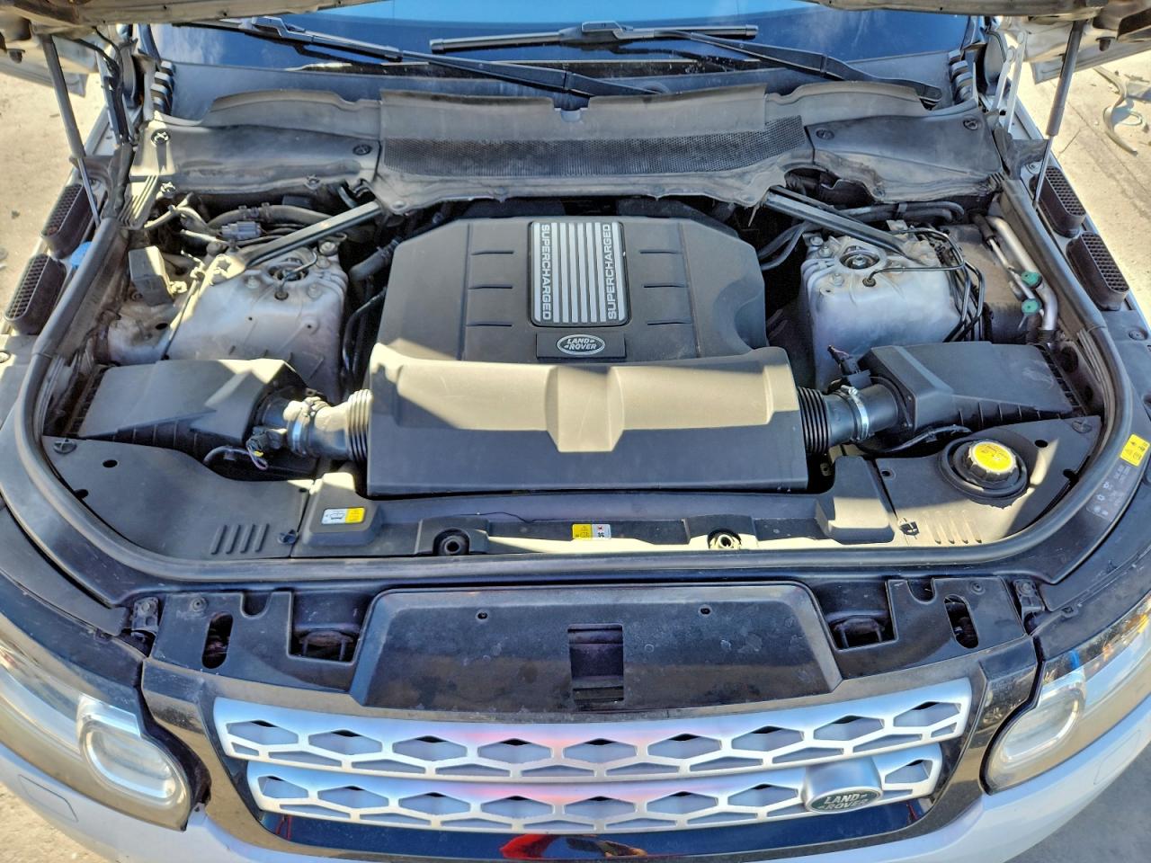 2017 LAND ROVER RANGE ROVER SPORT HSE photo 12