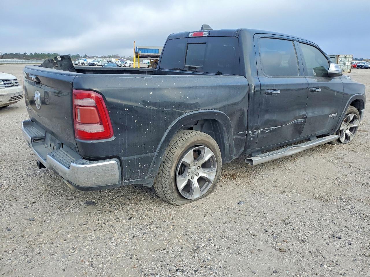 2019 RAM 1500 LARAMIE photo 3