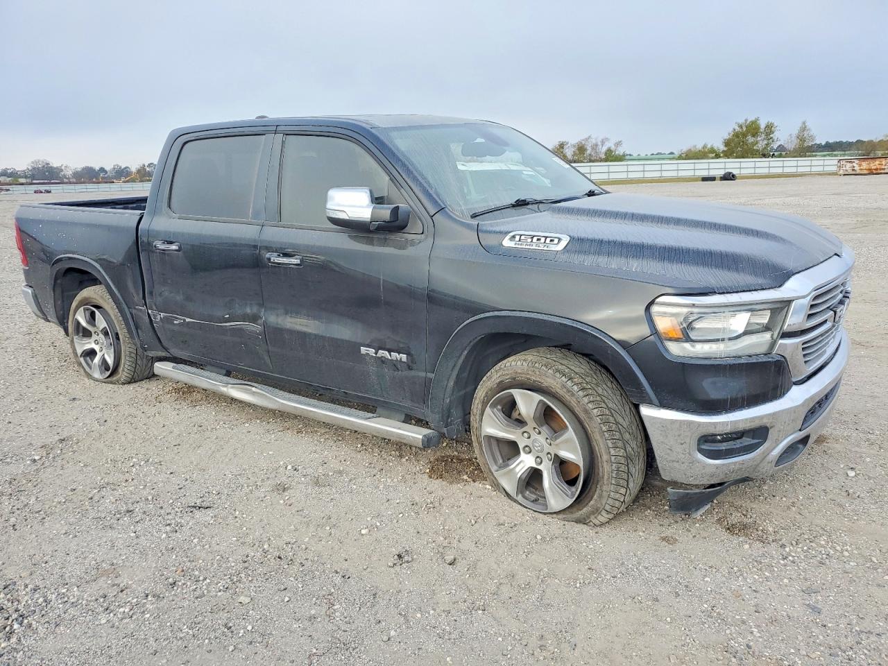 2019 RAM 1500 LARAMIE photo 4