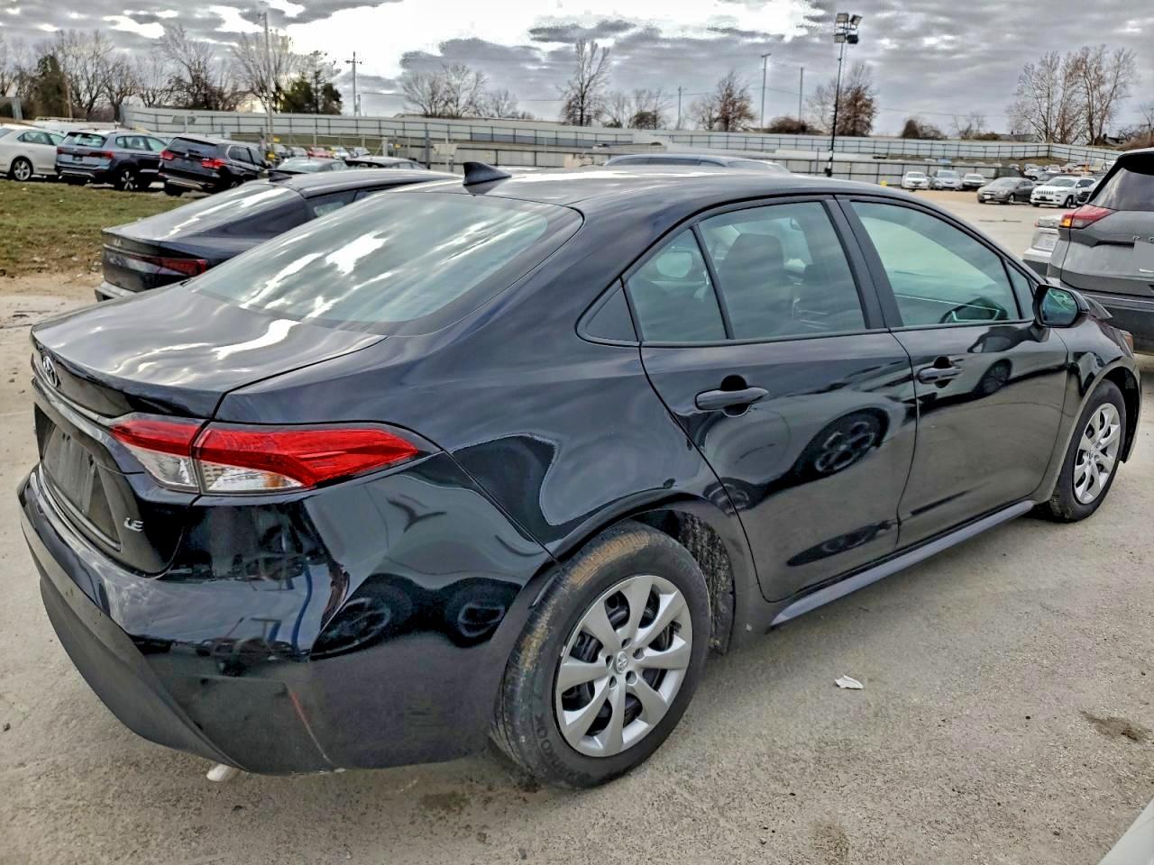 2025 TOYOTA COROLLA LE photo 3