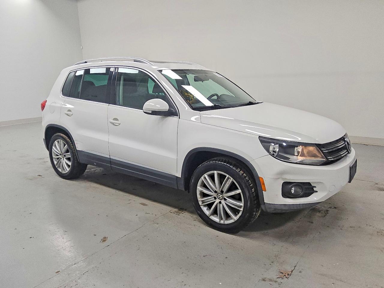 2012 VOLKSWAGEN TIGUAN S photo 4