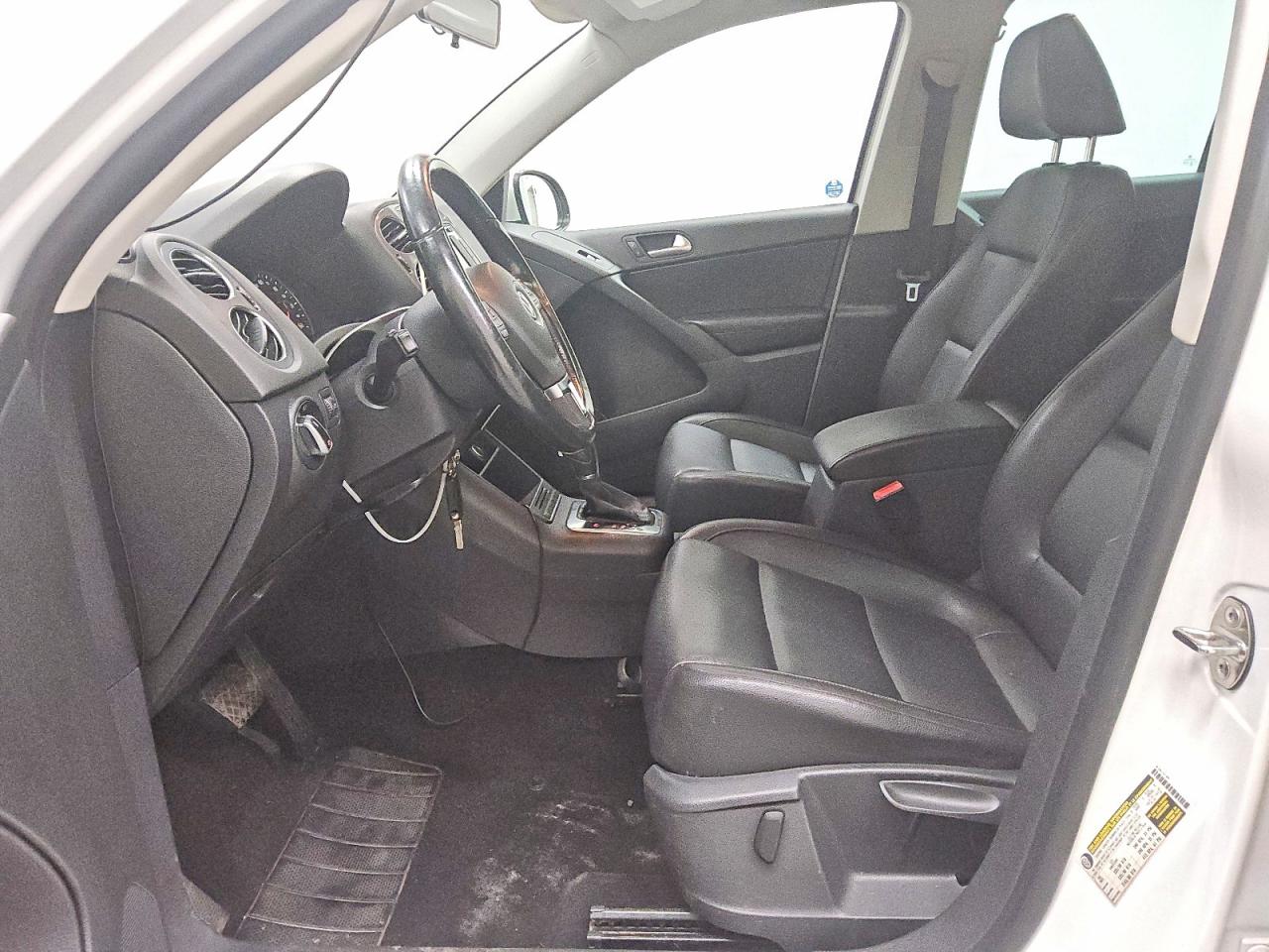 2012 VOLKSWAGEN TIGUAN S photo 7