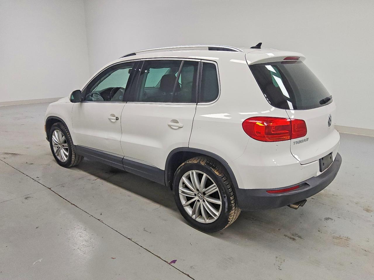 2012 VOLKSWAGEN TIGUAN S photo 2