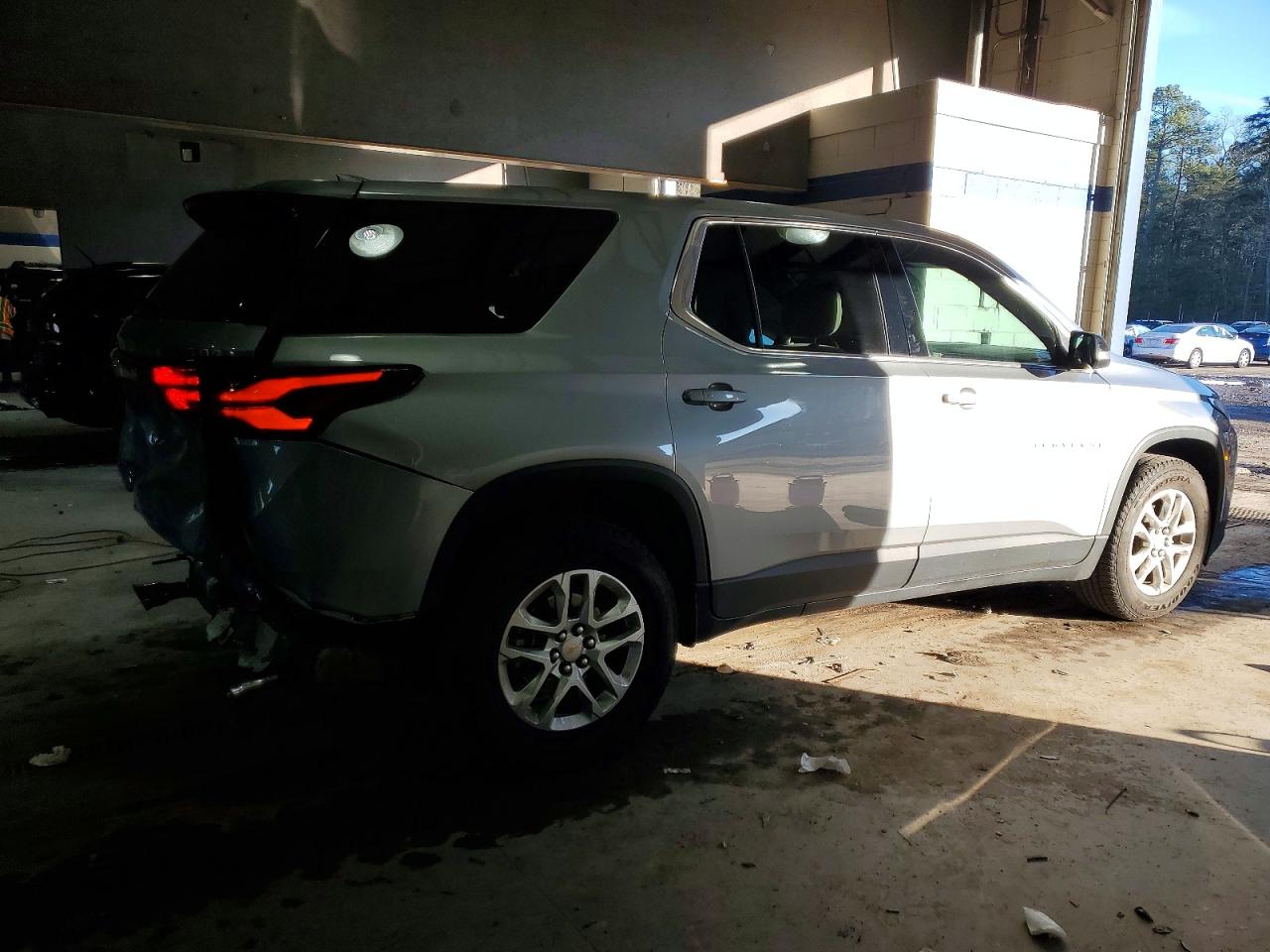 2023 CHEVROLET TRAVERSE LS photo 3