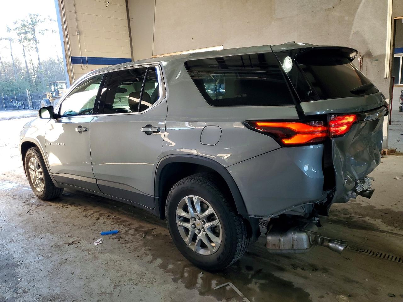 2023 CHEVROLET TRAVERSE LS photo 2