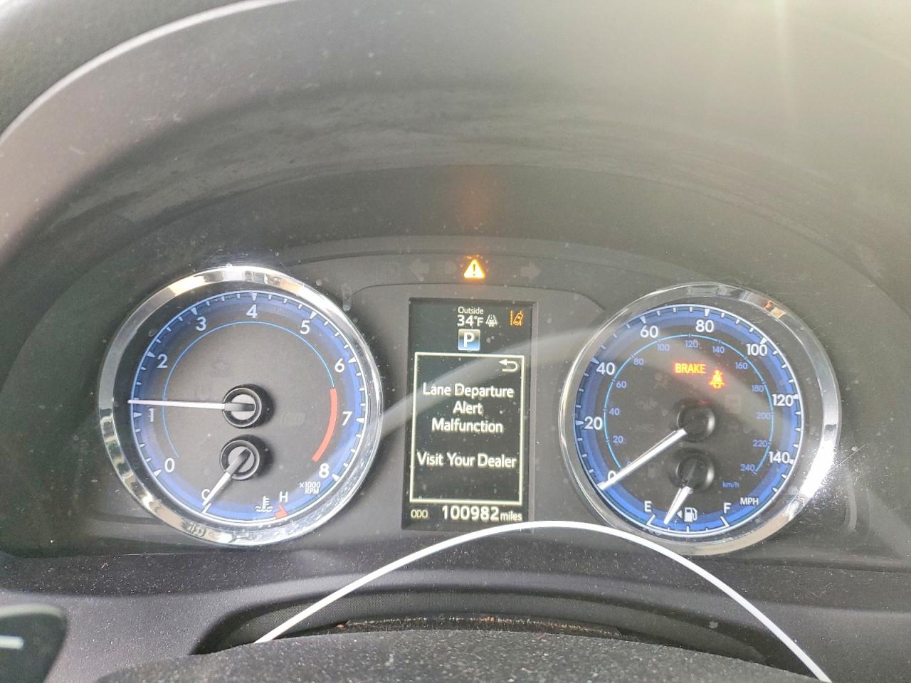 2018 TOYOTA COROLLA L photo 9