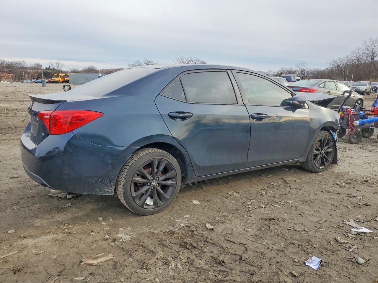 2018 TOYOTA COROLLA L photo 3
