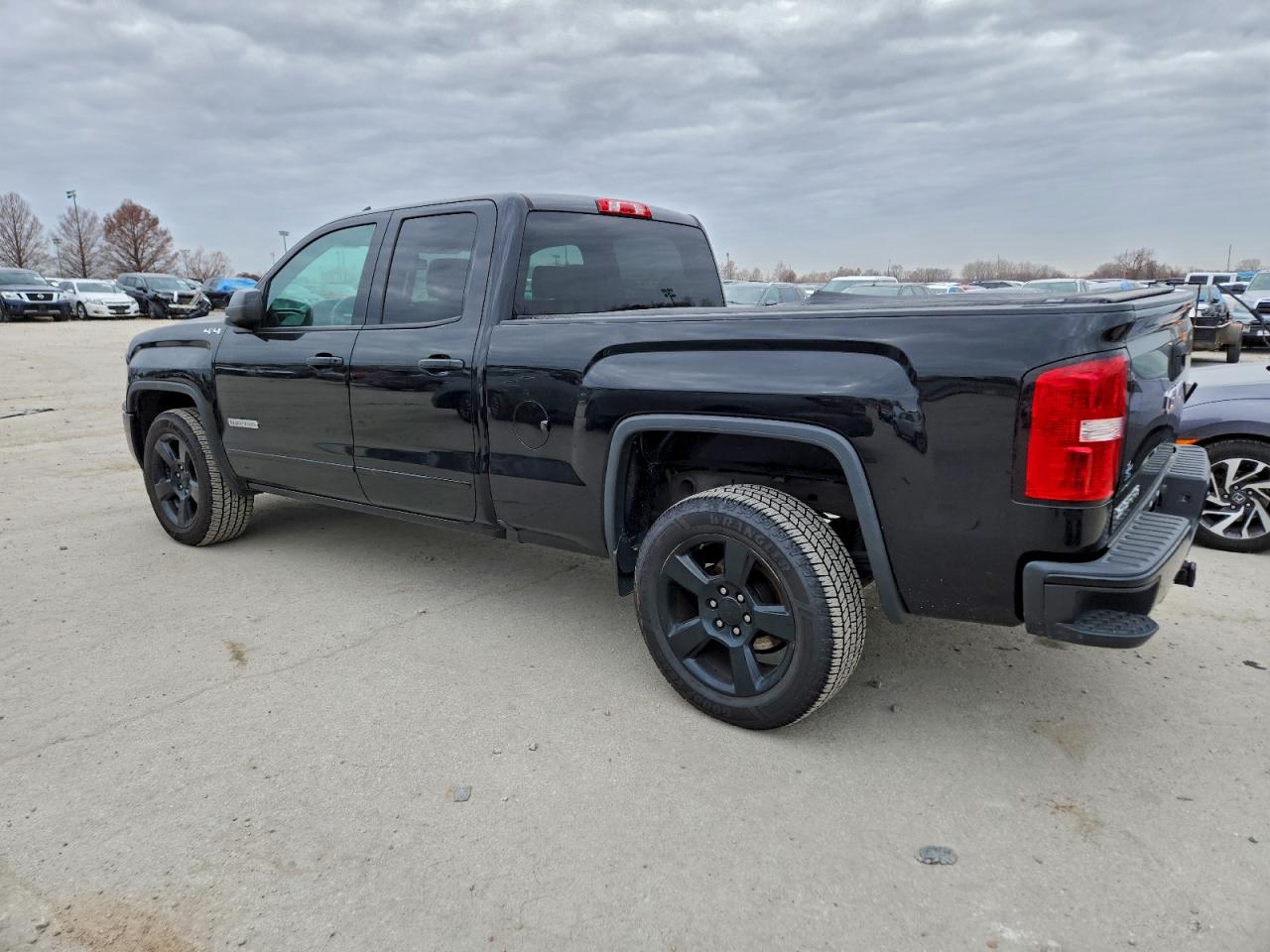 2017 GMC SIERRA K1500 photo 2