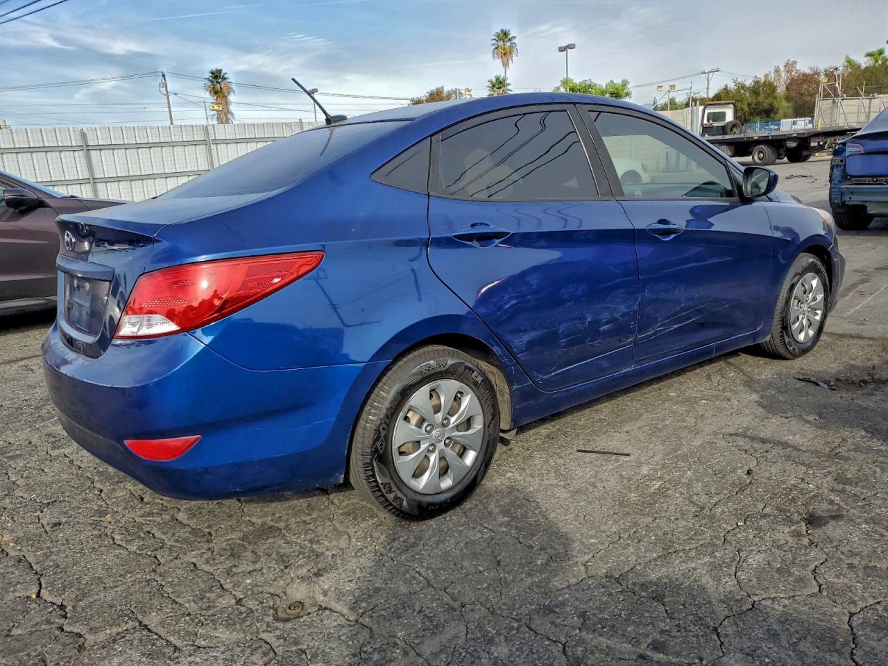 2017 HYUNDAI ACCENT SE photo 3
