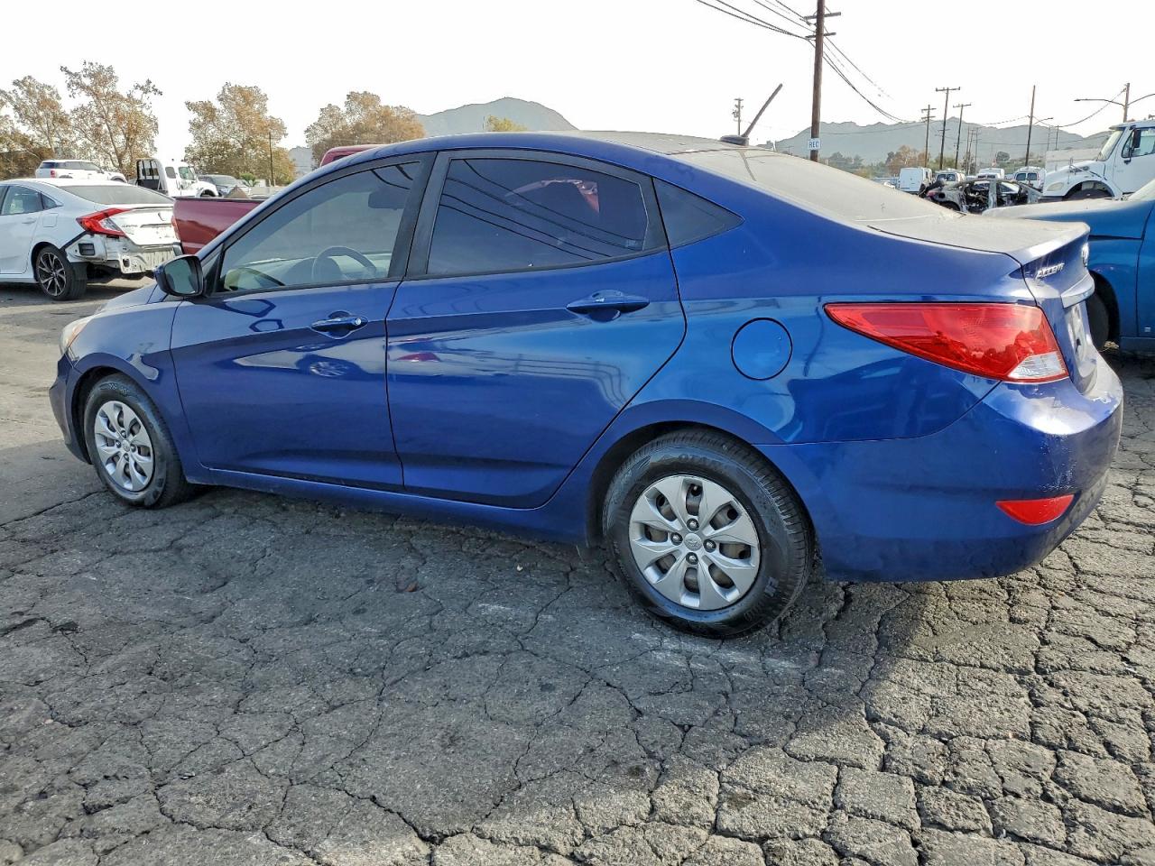 2017 HYUNDAI ACCENT SE photo 2