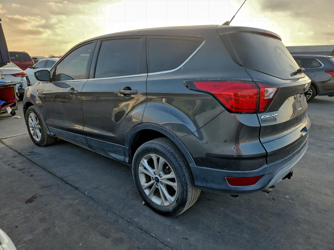 2019 FORD ESCAPE SE photo 2