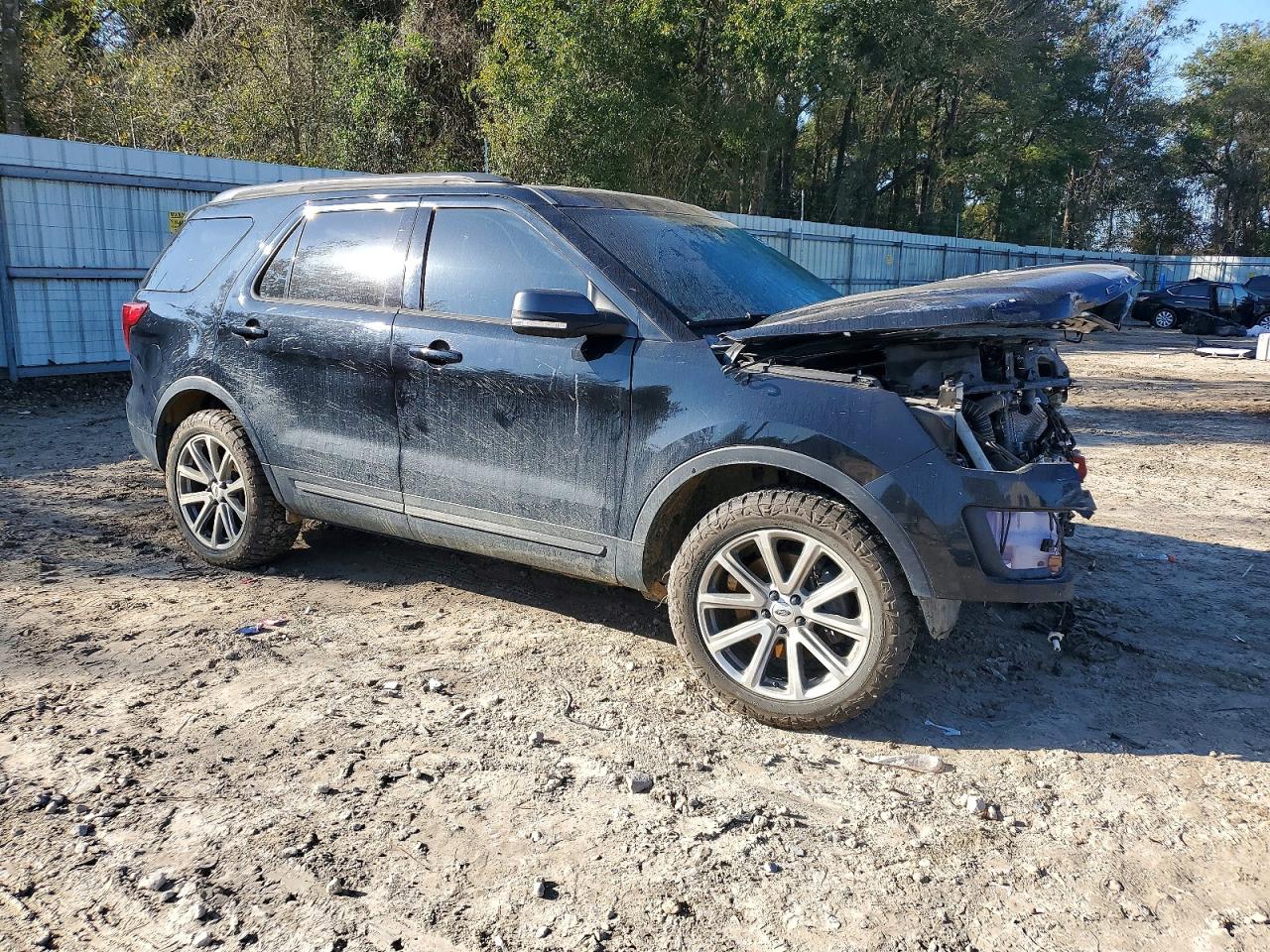 2017 FORD EXPLORER XLT photo 4