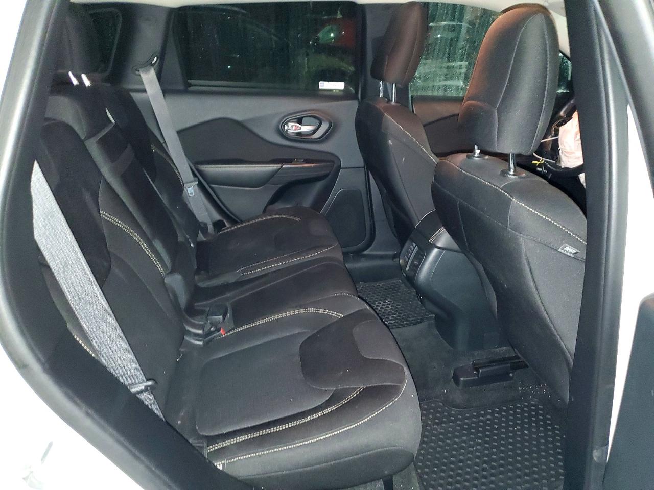 2015 JEEP CHEROKEE LATITUDE photo 11