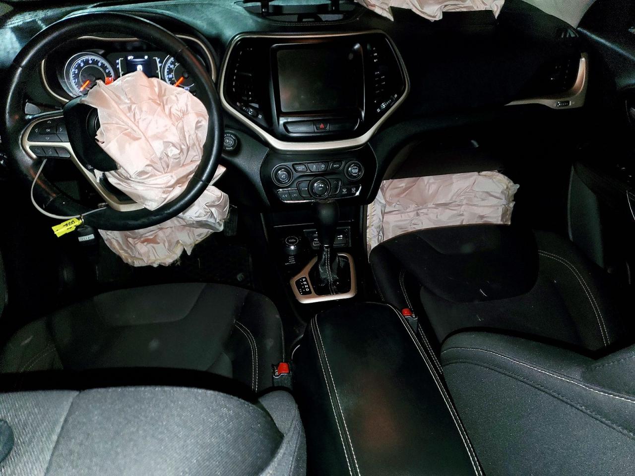 2015 JEEP CHEROKEE LATITUDE photo 8