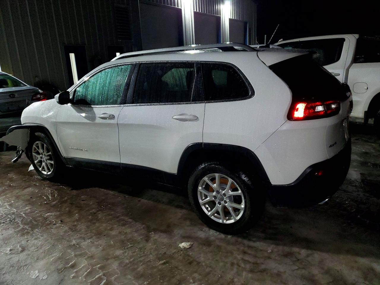 2015 JEEP CHEROKEE LATITUDE photo 2