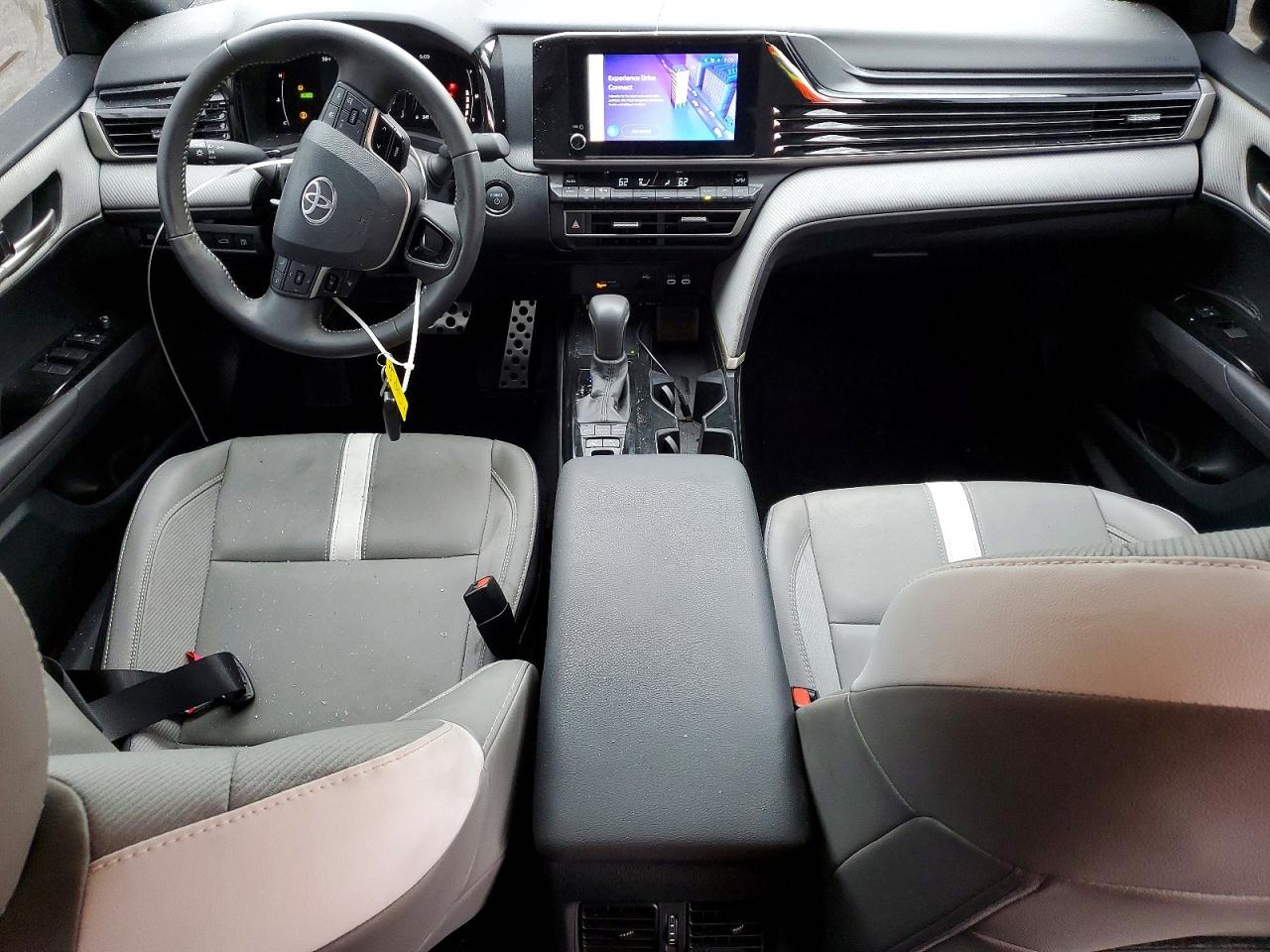2025 TOYOTA CAMRY XSE photo 8