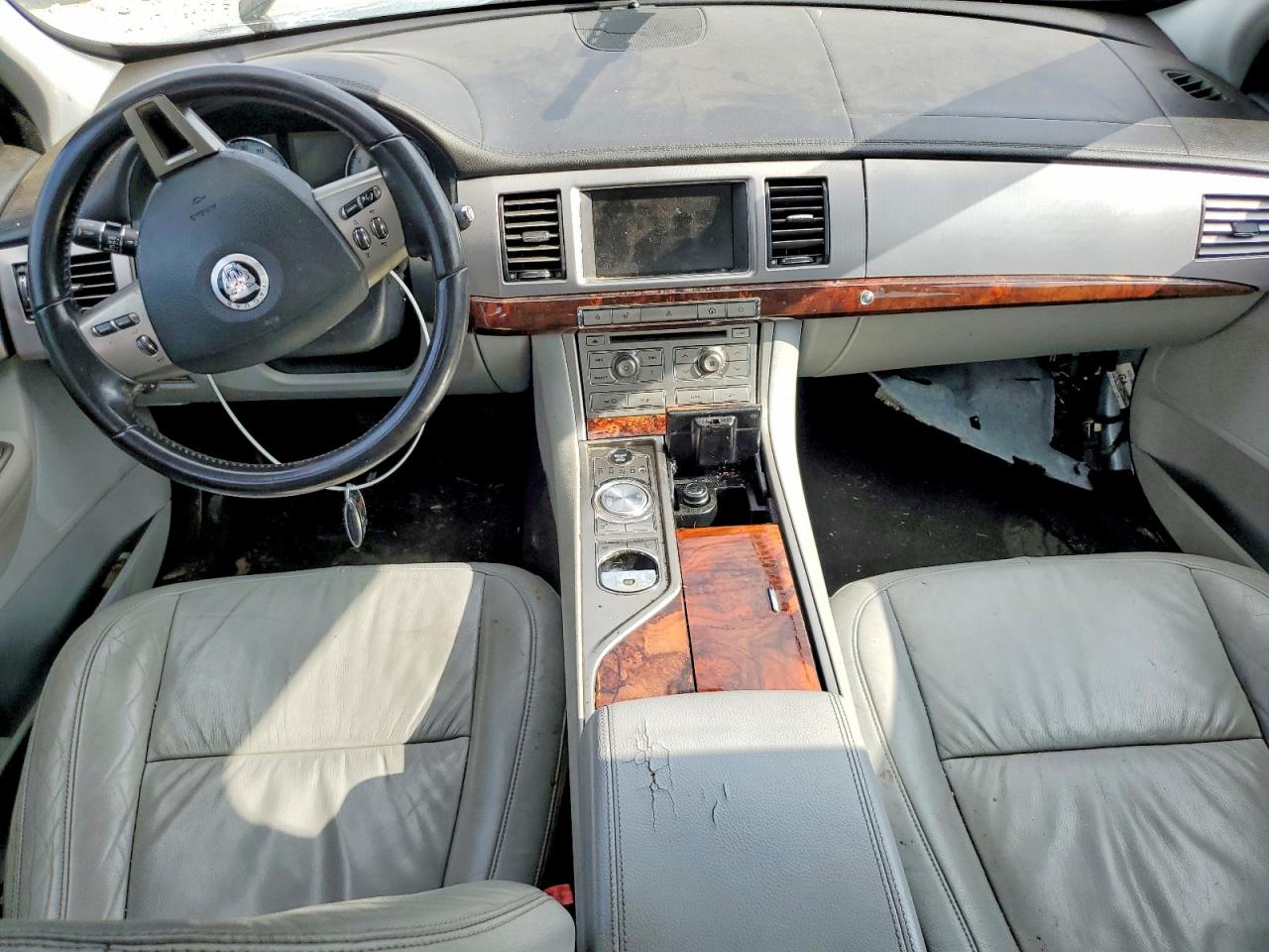 2011 JAGUAR XF photo 8