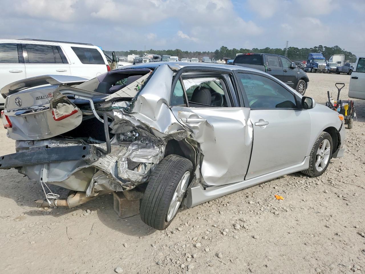 2011 TOYOTA COROLLA BASE photo 3