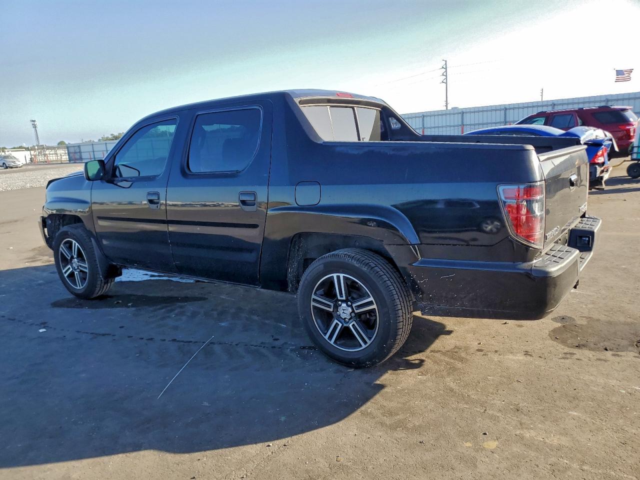 2013 HONDA RIDGELINE SPORT photo 2