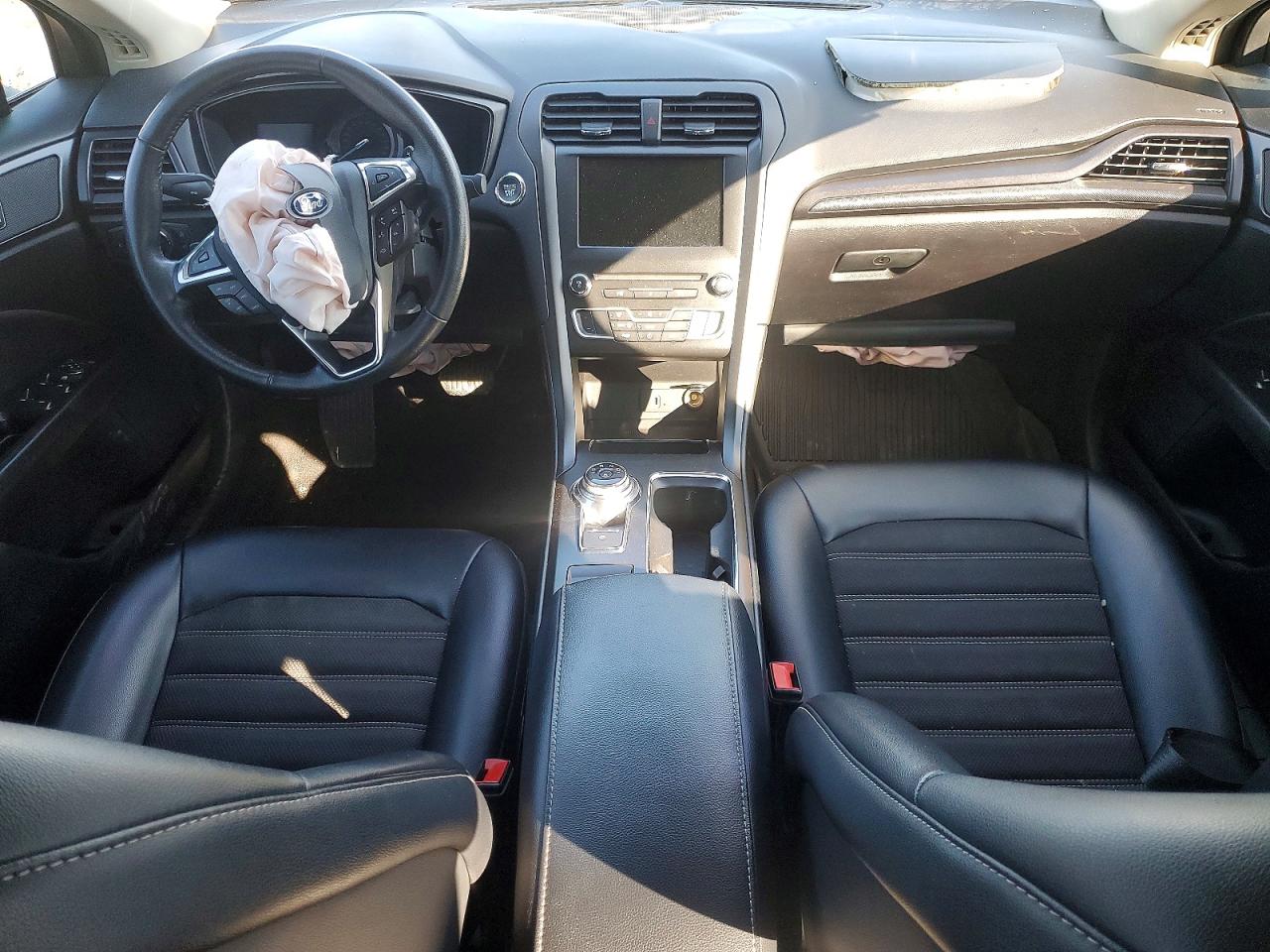 2018 FORD FUSION SE photo 8