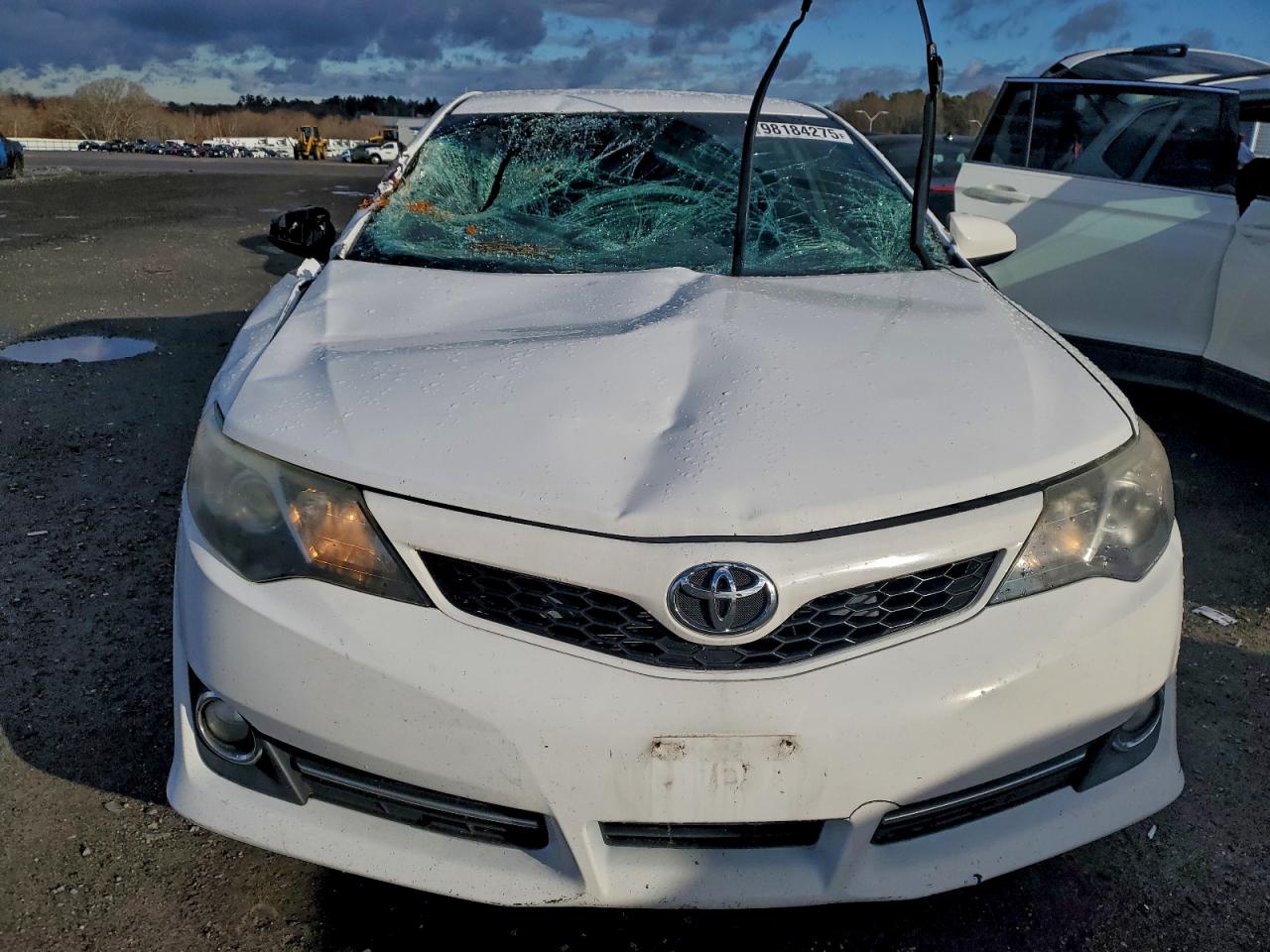 2014 TOYOTA CAMRY L photo 5